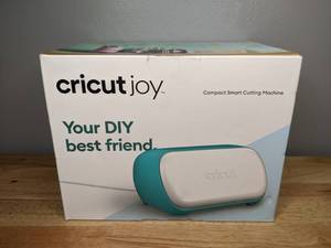 lot 45 image: Brand New Cricut Joy Machine DIY Label Maker and Paper Cutter