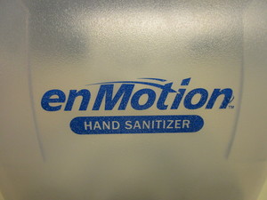lot 446 image: GEORGIA-PACIFIC EN-MOTION AUTOMATED TOUCHLESS FOAM SOAP  SANITIZER DISPENSERS - BULK SUPPLY