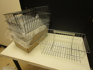 lot 463 image: WIRE BASKETS W HOOKS - NEW