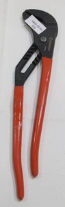 lot 559 image: Crescent RT216 16 in. Tongue and Groove Straight Jaw Plier