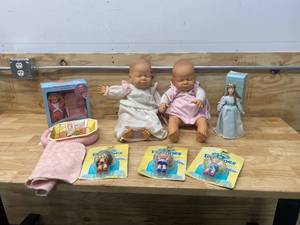 lot 86 image: Lot of Various Kids ToysFigurines