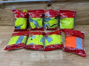 lot 119 image: MILWAUKEE Lot of 10-  High Visibility Safety Vests with Pockets
