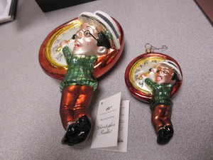 lot 362 image: CHRISTOPHER RADKO HAROLD LLOYD TRUST MILLENNIUM CLOCK 2000 HOLIDAY ORNAMENT