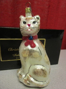 lot 390 image: CHRISTOPHER RADKO FELINAS HEART BREAST CANCER DESIGN GLASS ORNAMENT