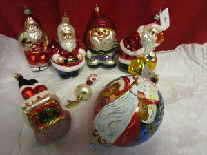 lot 400 image: RADKO-LIKE SANTA CLAUS THEMED GLASS HOLIDAY ORNAMENTS