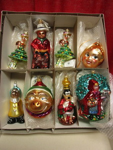 lot 408 image: RADKO-LIKE VARIETY THEMED GLASS HOLIDAY ORNAMENTS