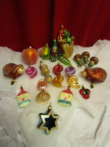 lot 410 image: RADKO-LIKE FOODIE THEMED GLASS HOLIDAY ORNAMENTS