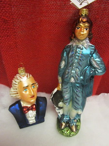 lot 413 image: CHRISTOPHER RADKO WASHINGTON AND THE BLUE BOY GLASS HOLIDAY ORNAMENTS