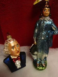 lot 414 image: CHRISTOPHER RADKO WASHINGTON AND THE BLUE BOY GLASS HOLIDAY ORNAMENTS