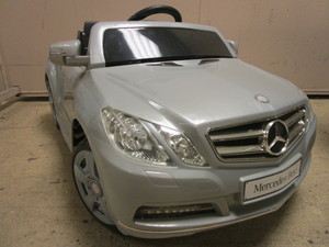 lot 421 image: MERCEDES-BENZ 6V E-CLASS CHILD RIDE-ON CAR