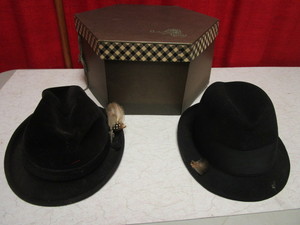 lot 432 image: VINTAGE STETSON HATS SIZE 6 34, W ON THE AVENUE ITS HAROLD MINNEAPOLIS HATBOX