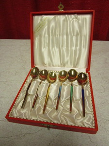 lot 443 image: MEKA DANISH STERLING SILVER HAND ENAMELED DEMITASSE SPOONS WBOX