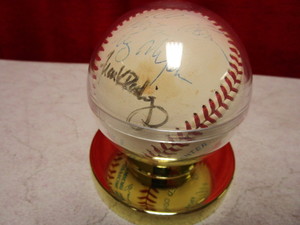 lot 450 image: TOM KELLY AND EIGHT TWINS PLAYERS AUTOGRAPHED AUTHENTIC AMERICAN LEAGUE BASEBALL