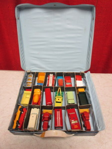 lot 464 image: VINTAGE MATCHBOX CAR COLLECTION WORIGINAL COLLECTORS MINI CARRYING CASE