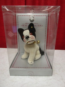 lot 476 image: VINTAGE STEIFF MUSEUM COLLECTION BULLY DOG, LTD. EDITION