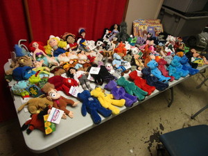 lot 479 image: DISNEY BEAN BAG MOVIE CHARACTERS, NFL  LIMITED TREASURES PREMIUM PRO BEARS