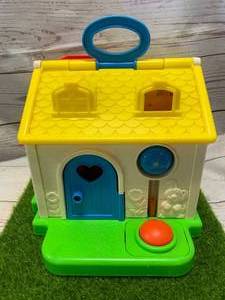 Fisher Price Little People #136 Disney Cottage from 1984