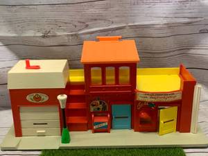 Fisher Price Little People 1973 Family Village #997