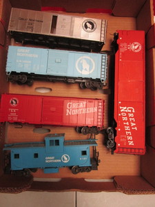 ASSRTD. KIT-BUILT GREAT NORTHERN O GAUGE TRAIN CARS