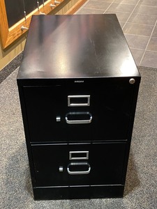 lot 18 image: Hon 2-Drawer Steel File Cabinet