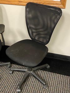 lot 23 image: Lot Of (3) Deluxe Fully Adjustable Rolling Office Chairs
