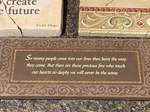 lot 30 image: Lot Of (6) Assorted Wall-Hung Decor  Sayings Pieces
