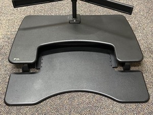 lot 32 image: Adjustable Workstation Computer Platform