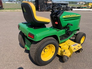lot 8 image: 1998 JOHN DEERE 345 LAWN MOWER