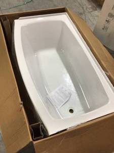 Ovation 60 in. Right Drain Bathtub in Arctic White by American Standard (has damage on the edge) see all pictures&nbsp
