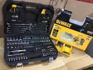 14 in. x 38 in. Drive Polished Chrome Mechanics Tool Set (142-Piece) by DEWALT Customer Returns See Pictures
