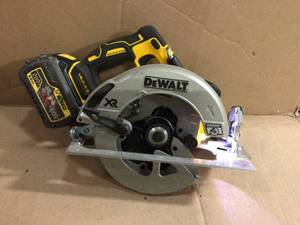20-Volt MAX XR Cordless Brushless 7-14 in. Circular Saw (Tool-Only) by DEWALT Customer Returns See Pictures
