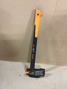 28 in. X25 Splitting Axe by Fiskars Customer Returns See Pictures