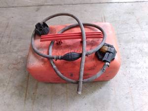 Quicksilver 5 gallon Outboard trans...