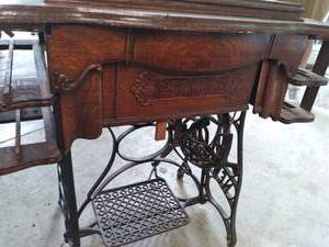 Antique New Home Light Running Sewi...