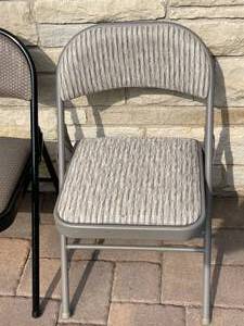lot 77 image: 2 Metal Padded Folding Chairs