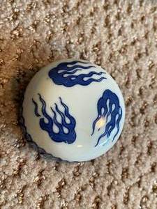 lot 107 image: Vintage Dragon Themed Lidded Urn