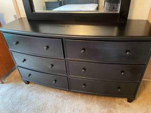 lot 128 image: 6 Drawer Curved Dresser With Mirror