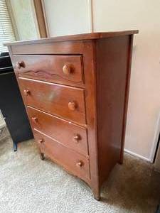 lot 131 image: Vintage 4 Drawer Dresser
