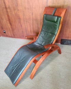 lot 1 image: Thomas Moser Chaise Lounge Chair