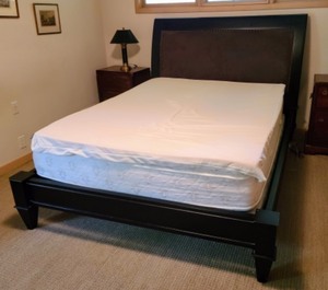 lot 2 image: Queen Bed Frame