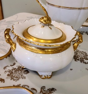 lot 34 image: Vintage Gold and White Tea Set