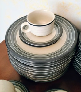 lot 59 image: Japanese Stoneware Dish Set