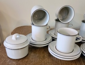 lot 64 image: Arabia Ceramic Mug Set