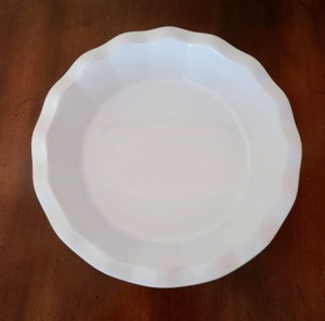 lot 72 image: Emile Henry Pie Plate