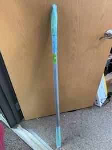 lot 32 image: Wilton 48 Aluminum Pinch Bar