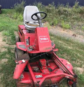 lot 5 image: 52 Groundsmaster 120 Toro Riding Lawnmower