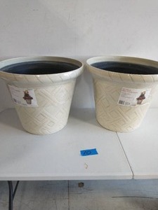 lot 10 image: 22 in. Antique Ivory Bingham Round Resin Planter