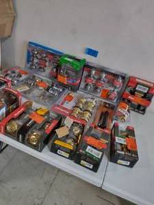 lot 34 image: LOT OF HARDWARE