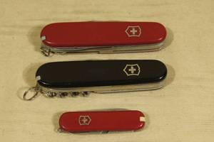 lot 105 image: 3 Swiss Army Style Multi Tool Pocket Knives
