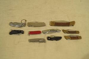 lot 97 image: 10 Folding Pocket Knives